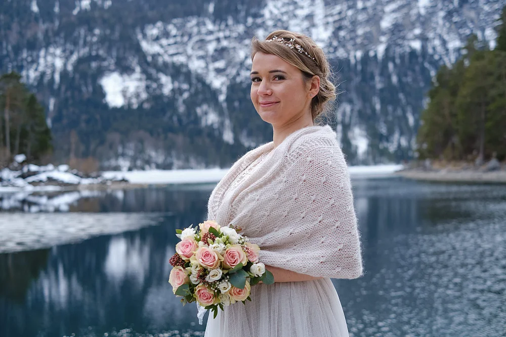 Hochzeitsfotograf Alpen - Braut am Eibsee